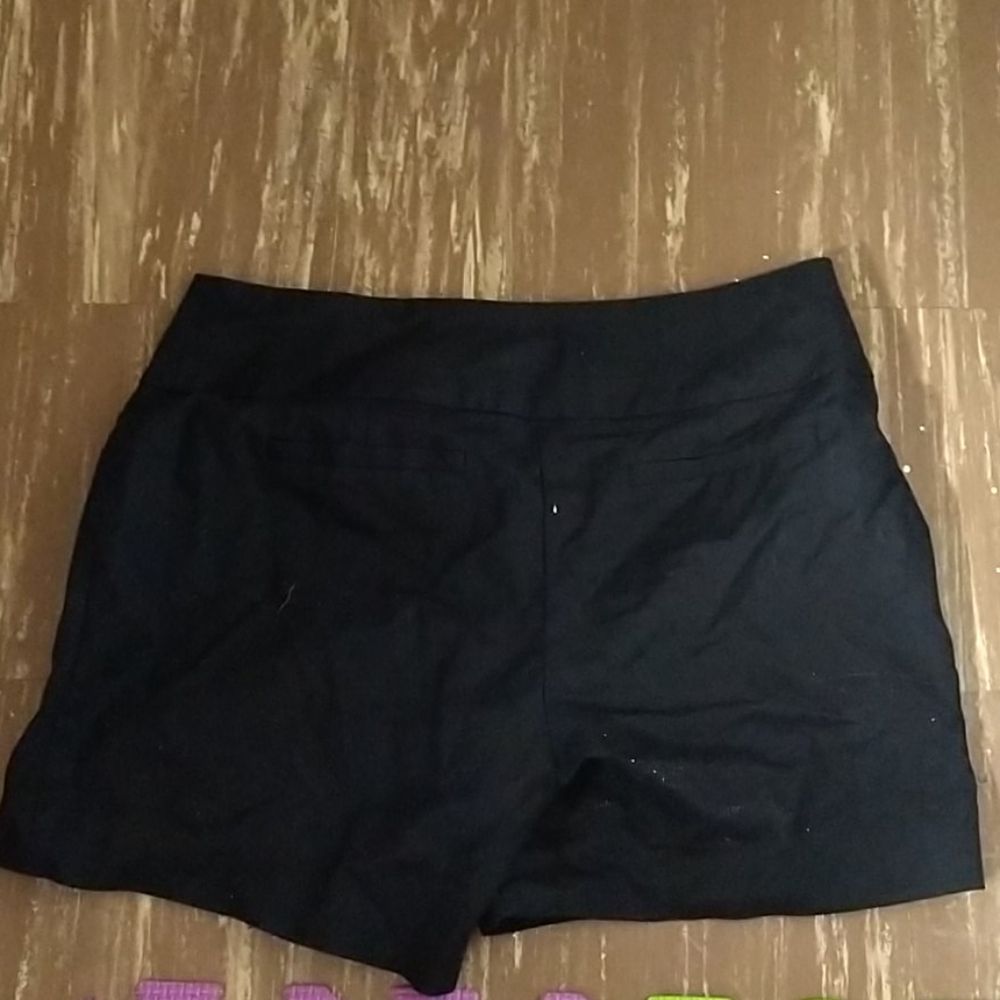 Shorts - Picture 2 of 4
